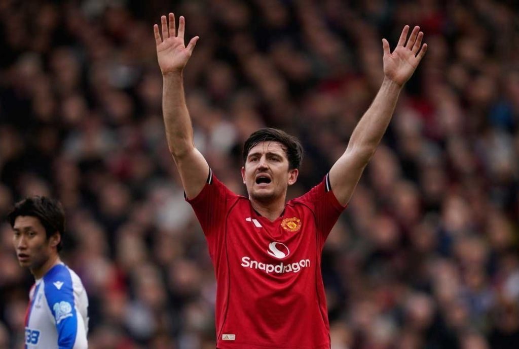 Harry Maguire dan Kobbie Mainoo bersama Timnas Inggris