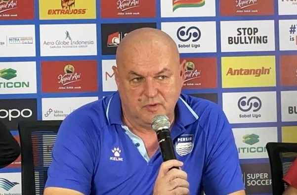 Pertandingan Borneo FC vs Persib Bandung di Stadion Segiri Samarinda