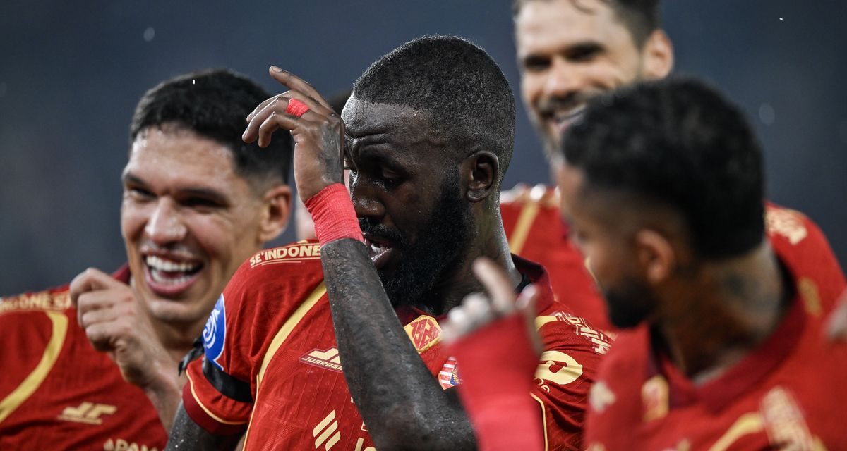 Persija Bungkam Persebaya 3-0, Eksel Runtukahu Tampil Ganas