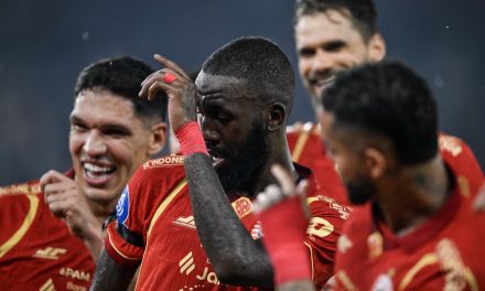 Persija Bungkam Persebaya 3-0, Eksel Runtukahu Tampil Ganas