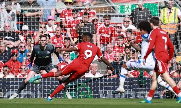 Liverpool Gasak Crystal Palace 2-0, Isak dan Robertson Bersinar