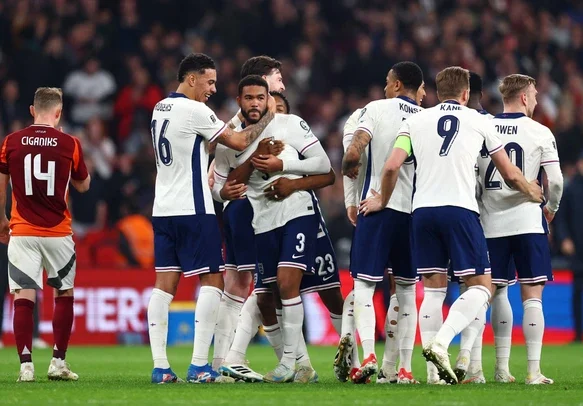 Pemain Timnas Inggris bersama Thomas Tuchel saat pengumuman skuad Piala Dunia 2026 dengan kembalinya Ivan Toney dan absennya Phil Foden.