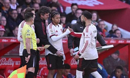 John Barnes Liverpool Tetap Kompetitif Tanpa Mohamed Salah