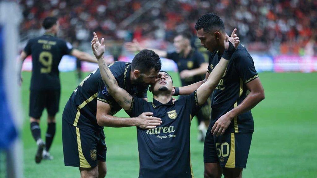 Pemain Borneo FC merayakan kemenangan di liga