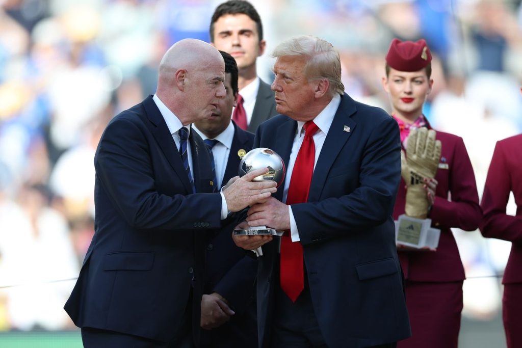 Donald Trump bersama Presiden FIFA Gianni Infantino menghadiri final Piala Dunia 2026