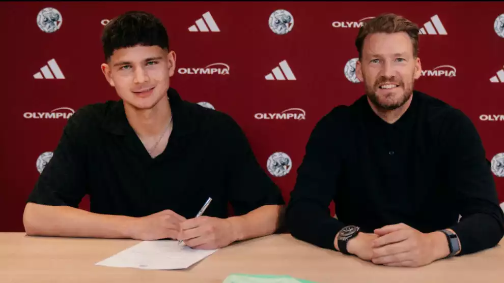 Ajax Resmi Ikat Giovanni van der Wijst, Timnas Indonesia Menanti