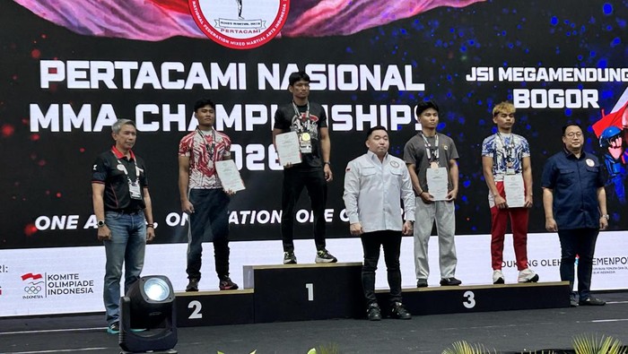 Atlet bertanding pada Kejurnas MMA 2026