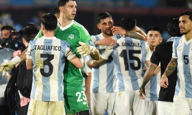 Juventus Tancap Gas! Emiliano Martinez Jadi Buruan Utama