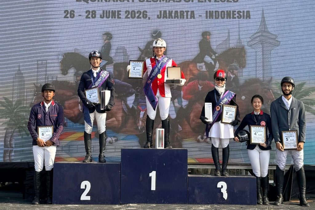 Brandon Toa merayakan kemenangan usai menjadi juara AEF Mantena Cup Jakarta 2026 bersama kuda Lightning.