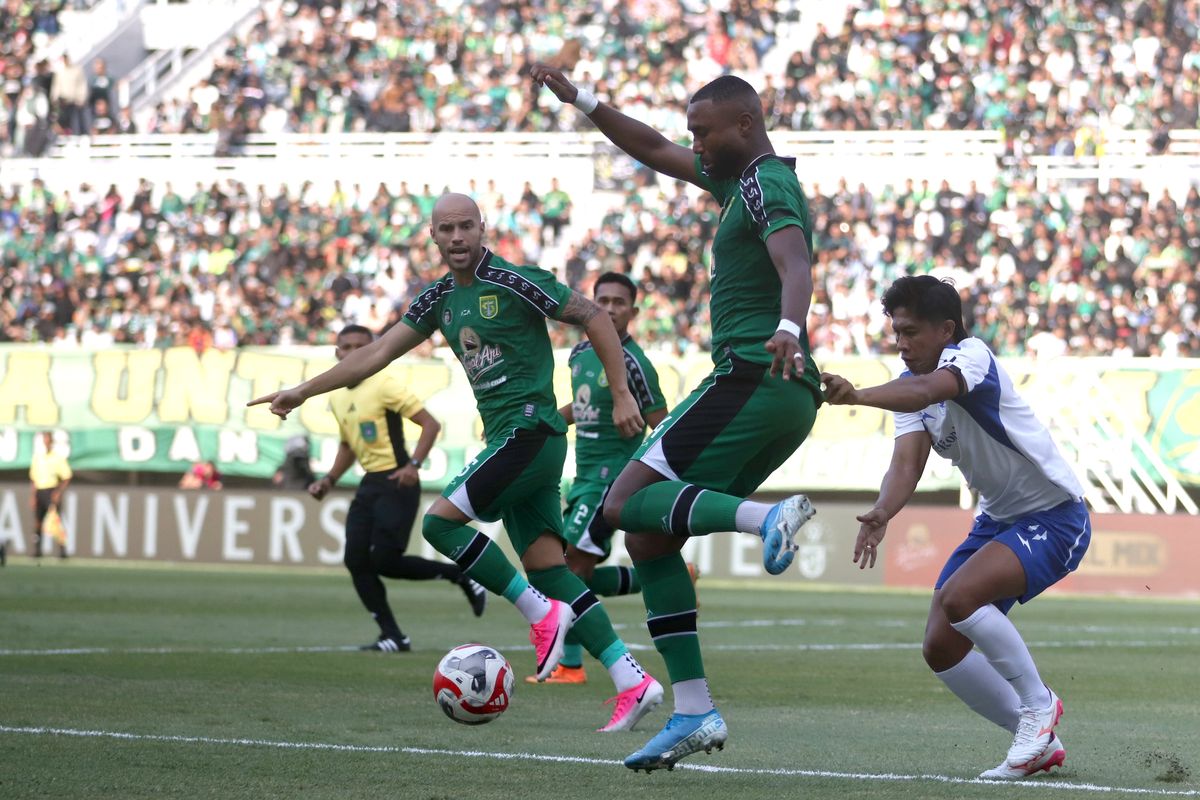Bernardo Tavares Persebaya