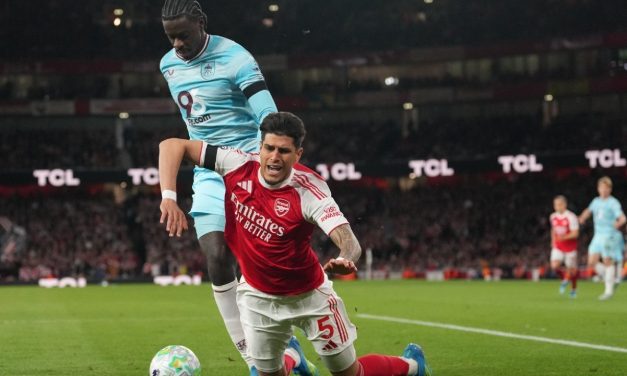 Candaan Ben White ke Hincapie Jadi Sorotan di Parade Arsenal