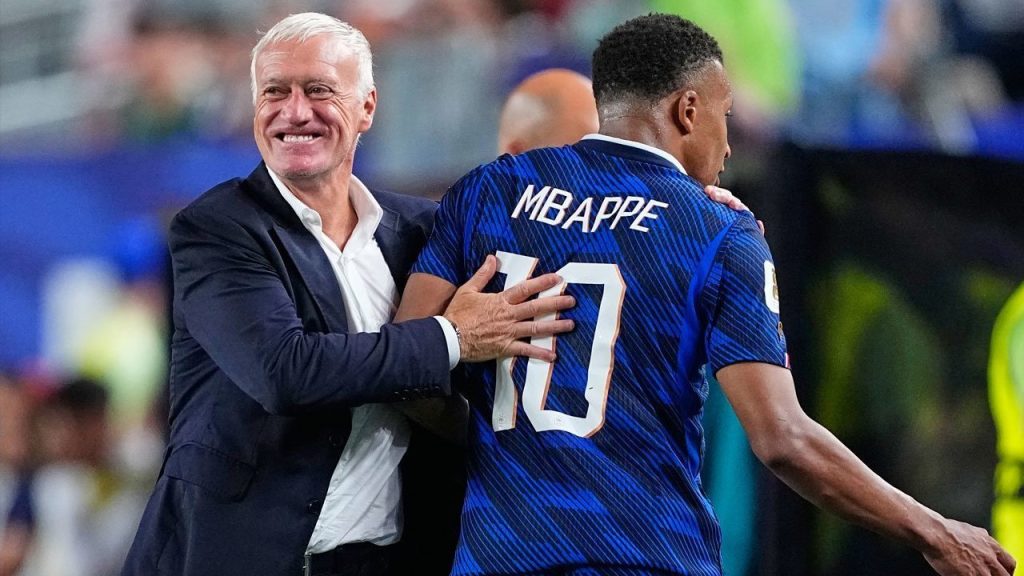 Didier Deschamps merayakan keberhasilan Timnas Prancis lolos ke semifinal Piala Dunia 2026 setelah mengalahkan Maroko 2-0.