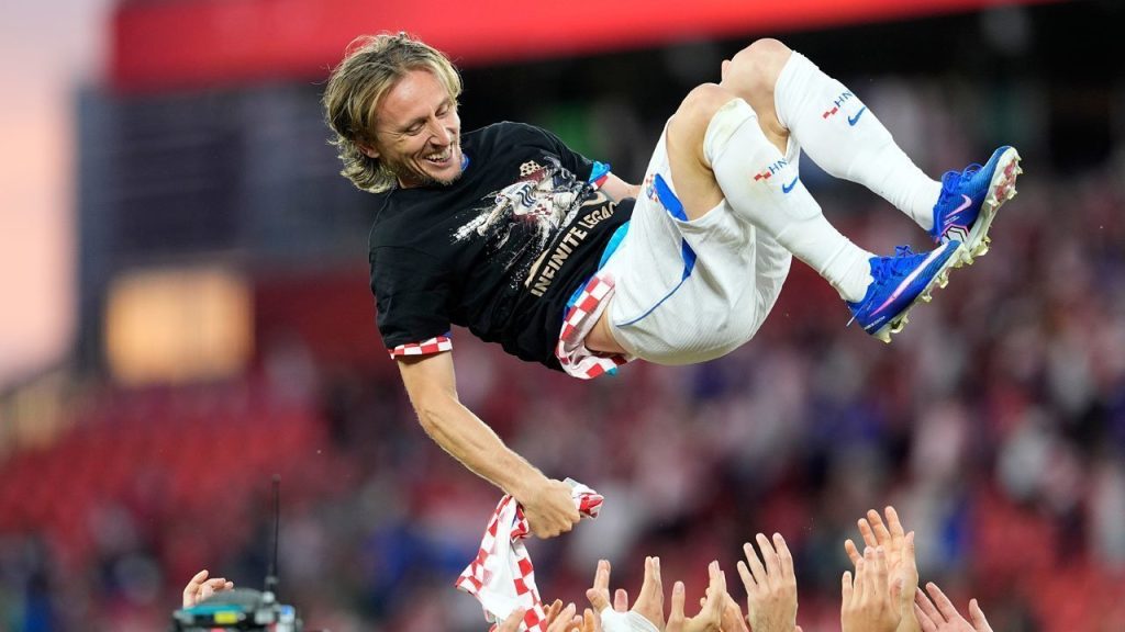 Luka Modric saat membela Timnas Kroasia menghadapi Portugal pada babak 32 besar Piala Dunia 2026.