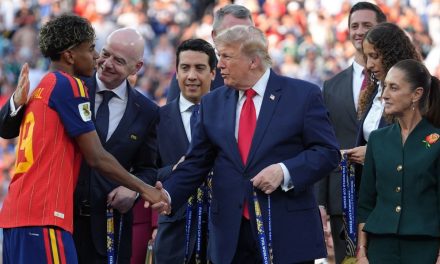 Donald Trump Tuai Cemoohan saat Final Piala Dunia 2026