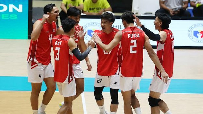 Timnas voli putra Indonesia merayakan kemenangan atas Filipina 3-0 yang mengantarkan mereka ke semifinal SEA V Cup 2026.