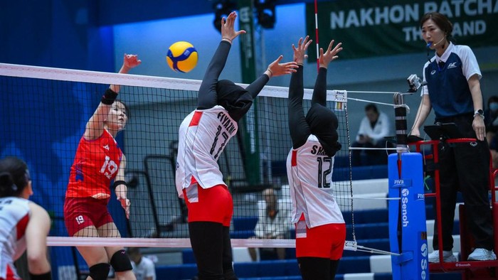 Timnas Voli Putri Indonesia U-18 merayakan kemenangan atas Mongolia pada laga penutup AVC Girls U-18 Cup 2026 di Thailand.