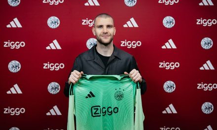 Maarten Paes Jadi Starter, Ajax Lolos ke Play-off UEFA Conference League