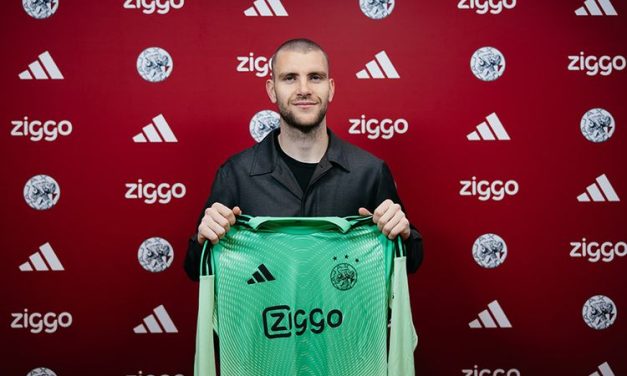 Maarten Paes Jadi Starter, Ajax Lolos ke Play-off UEFA Conference League