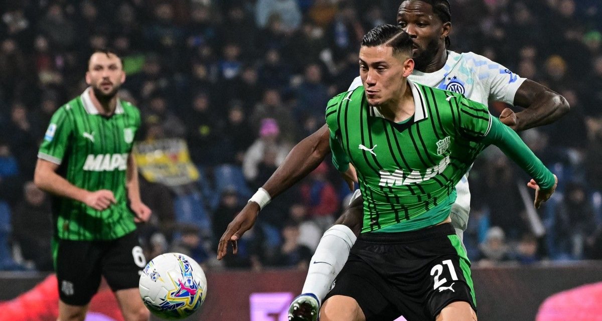 Jay Idzes Tetap Jadi Andalan Sassuolo Setelah Kepergian Tarik Muharemovic