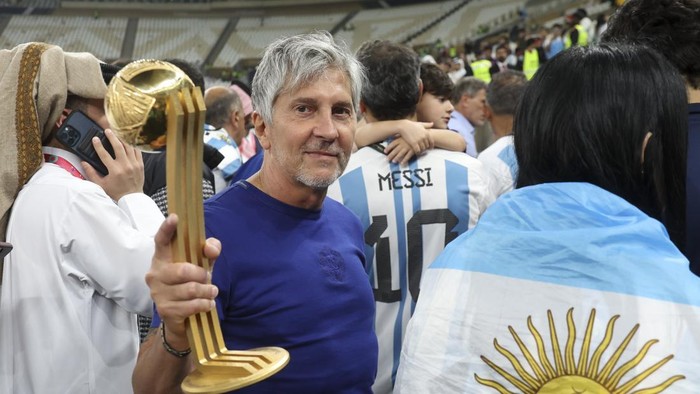 Lionel Messi bersama sang ayah Jorge Messi yang meninggal dunia di usia 68 tahun.