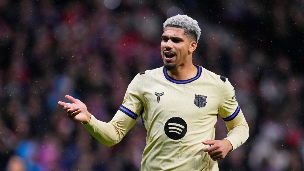 Liverpool merekrut Ronald Araujo