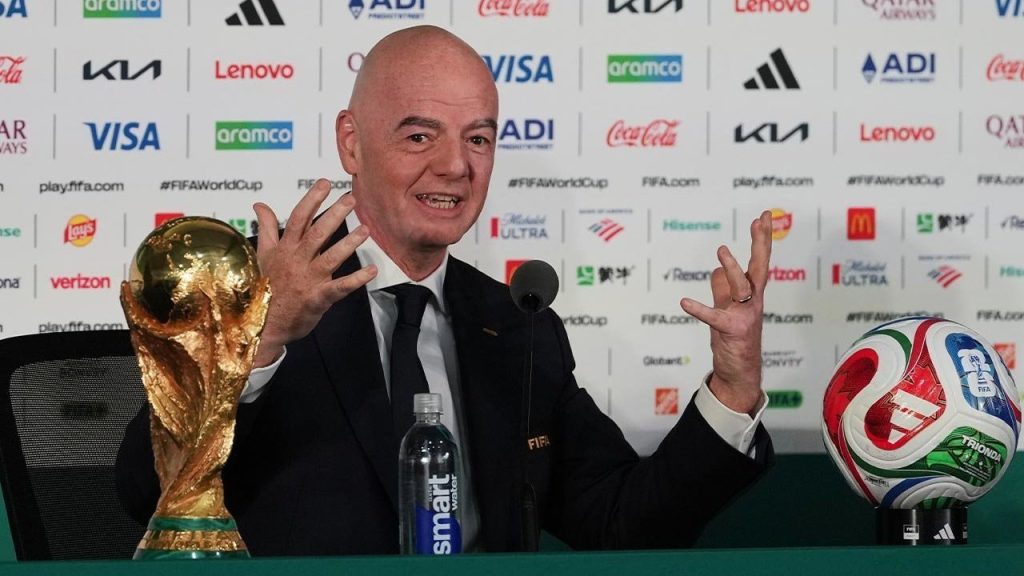 Gianni Infantino menghadapi tekanan setelah Inggris dan Wales menarik dukungan menjelang pemilihan Presiden FIFA.