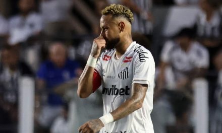 Neymar Jadi Pemain Pertama yang Terkena Aturan Baru Liga Brasil